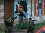 В Луганске вооруженные люди штурмовали военкомат, где находятся 18-летние срочники