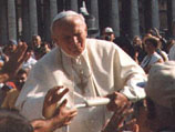 Папа Иоанн Павел II на площади Святого Петра в Риме