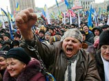 "На Майдане люди вернули себе свою страну и создали украинское государство... Путин возмущен этим. Путин хочет сейчас отобрать то, что вы создали на Майдане", - сказал Саакашвили