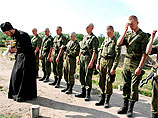 Моральный климат в Российской армии улучшился, считает ответственный за ее окормление представитель РПЦ