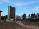 Снесенный и оказавшийся в канаве памятник солдату-освободителю в Кировской области стал причиной скандала в СМИ