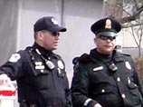 Метателей, запустивших бумаги в Белый дом, обвинили в применении оружия Метателей, запустивших бумаги в Белый дом, обвинили в применении оружия