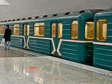 В московском метро человек прыгнул на рельсы и скончался В московском метро человек прыгнул на рельсы и скончался