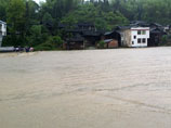 По меньшей мере три человека погибли и около 1,22 миллиона пострадали в результате наводнений на юге Китая