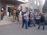 В Красноармейске Донецкой области вооруженные люди стреляли по протестующей толпе: двое убиты, есть раненые В Красноармейске Донецкой области вооруженные люди стреляли по протестующей толпе: двое убиты, есть раненые