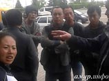 В Благовещенске полиция задержала 30 гастарбайтеров из Китая, собравшихся утром 15 мая у здания администрации Амурской области