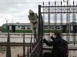 Шнейдер предположил, что подростки, называющие себя "зацеперами", идут на риск, считая нарушение правил безопасности "крутым", позволяющим выделиться из толпы Шнейдер предположил, что подростки, называющие себя "зацеперами", идут на риск, считая нарушение правил безопасности "крутым", позволяющим выделиться из толпы