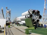 Вывоз РКН "Протон" с космическим аппаратом "Экспресс-АМ4Р" на стартовый комплекс, 13 мая 2014 года Вывоз РКН "Протон" с космическим аппаратом "Экспресс-АМ4Р" на стартовый комплекс, 13 мая 2014 года