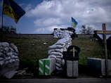 В Славянске повстанцы обстреливают украинские блокпосты, в небе - осветительные ракеты и истребители