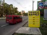 Власти самопровозглашенной "Донецкой народной республики" заявили, что намерены открыть границу с Россией, перейти с гривны на рубль и придумать способ, чтобы не перечислять налоги в Киев