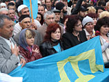 Участники всекрымского траурного митинга, посвященного 70-й годовщине депортации крымских татар, проходит в микрорайоне Ак-Мечеть Симферополя на площади перед мечетью