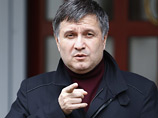 Министр внутренних дел Украины Арсен Аваков подверг сомнению и слова журналистов, звучавшие в сюжете: он, в частности, заявил , что от действий силовиков под Славянском не погиб ни один мирный житель Министр внутренних дел Украины Арсен Аваков подверг сомнению и слова журналистов, звучавшие в сюжете: он, в частности, заявил , что от действий силовиков под Славянском не погиб ни один мирный житель