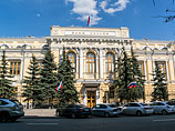 Закон, который должен вступить в силу 1 июля, обязывает международные платежные системы вносить обеспечительные взносы в Банк России и предусматривает штрафы за односторонний отказ таких компаний от оказания услуг