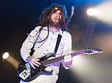 Гитарист американской группы Korn выписан из красноярской больницы и вылетел на концерт в Екатеринбург Гитарист американской группы Korn выписан из красноярской больницы и вылетел на концерт в Екатеринбург
