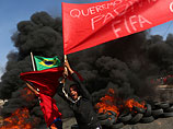 В Бразилии хулиганы сожгли шестиметровую копию Кубка мира