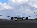 В США экстренно приземлился Airbus авиакомпании US Airways: в кабине пилотов треснуло стекло В США экстренно приземлился Airbus авиакомпании US Airways: в кабине пилотов треснуло стекло