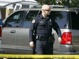По данным местных властей, неизвестные открыли стрельбу из автомобиля по группе людей в районе Айла Виста (Isla Vista), прилегающем к Калифорнийскому университету