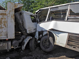 В Петербурге столкнулись грузовик, маршрутка и джип: шесть погибших