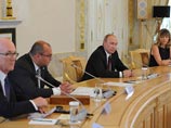 Путин "готов работать" с властями Украины после выборов и не возрождает СССР
Путин "готов работать" с властями Украины после выборов и не возрождает СССР