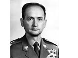 Генерал армии, в феврале 1981 года он возглавил совет министров Польской народной республике, а в декабре в разгар беспорядков ввел военное положение, за что его неоднократно пытались привлечь к ответственности Генерал армии, в феврале 1981 года он возглавил совет министров Польской народной республике, а в декабре в разгар беспорядков ввел военное положение, за что его неоднократно пытались привлечь к ответственности