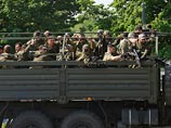 Пока в Донецке украинские военные "зачищали" местный аэропорт от мятежников, границу Украины с неизвестными намерениями пересекли вооруженные люди Пока в Донецке украинские военные "зачищали" местный аэропорт от мятежников, границу Украины с неизвестными намерениями пересекли вооруженные люди