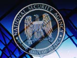 Сноуден рассказал, что, являясь специалистом в области компьютерных технологий, он выполнял задания в интересах правительства США на высоком уровне, в том числе в качестве секретного агента ЦРУ и АНБ