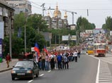 Вооруженное противостояние в Донецке: мятежники строят баррикады и захватывают супермаркеты, власти обещают обойтись без эвакуации