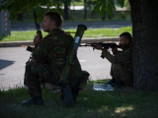 Украинские силовики собрали в аэропорту Донецка оружие, оставшееся от ополченцев