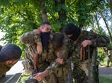 Кремль пообещал бунтующему юго-востоку Украины гуманитарную помощь, не решив пока насчет военной