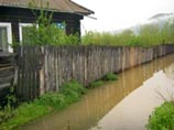 Число подтопленных из-за паводка жилых домов в регионах Южной Сибири на утро воскресенья составило 4,2 тысячи, из зоны затопления отселено до 9,8 тысячи человек