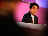 Основной доклад представил премьер-министр Японии Синдзо Абэ, проводник националистической и ремилитаризационной политики в Стране восходящего солнца