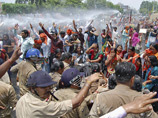 В Индии, возмущенной изнасилованием и убийством девочек из касты неприкасаемых в штате Уттар-Прадеш, продолжаются массовые протесты