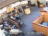 Курьезный случай "судебного рукоприкладства" зафиксирован в понедельник в здании суда округа Бревард, пишет Florida Today