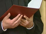 Суд оправдал болельщика, вывесившего свастику на матче "Спартака" Суд оправдал болельщика, вывесившего свастику на матче "Спартака"