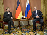 "Путин и Меркель полностью сконцентрировались на украинских делах, на поисках украинского урегулирования", - сообщил Песков