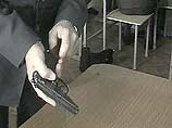 Каждый участник соревнований должен собрать за восемь секунд свое табельное оружие - пистолет Макарова
