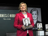 Скандал разразился накануне выхода новой книги Хиллари, на этот раз о ее службе на посту госсекретаря, которая поступила в продажу 10 июня