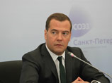Премьер Дмитрий Медведев отблагодарил интернет-пользователей своим первым селфи Премьер Дмитрий Медведев отблагодарил интернет-пользователей своим первым селфи