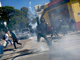 В бразильском городе Сан-Паулу праздничные мероприятия, посвященные открытию Чемпионата мира по футболу, омрачили столкновения полиции с недовольными действиями властей демонстрантами