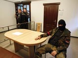 Активисты "черной сотни" Майдана пикетируют здание прокуратуры Киева и требуют люстрации Активисты "черной сотни" Майдана пикетируют здание прокуратуры Киева и требуют люстрации