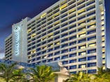 Во вторник утром на балконе одного из номеров отеля Royal Tulip в Рио-де-Жанейро, где остановилась команда, была замечена голая девушка