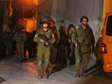Израильские солдаты в ночь на среду арестовали на Западном берегу реки Иордан 50 палестинцев, выпущенных из тюрем в обмен на освобождение военнослужащего Гилада Шалита в 2011 году