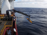 В итоге зона, в которой были получены сигналы, стала для поисковиков приоритетной: два месяца ушло на обследование 850 кв км океанского дна в этом районе