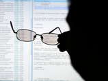 Часть его записей призывает к толерантному отношению к разным людям, но в то же время Ауст публикует фотографии складных ножей, а на своих селфи он всегда в шарфе-арафатке и одежде в стиле милитари, отмечается в статье Часть его записей призывает к толерантному отношению к разным людям, но в то же время Ауст публикует фотографии складных ножей, а на своих селфи он всегда в шарфе-арафатке и одежде в стиле милитари, отмечается в статье