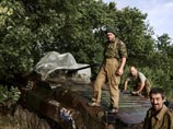 Бойцы батальона "Призрак" народного ополчения Луганска на линии фронта неподалеку от Лисичанска, 23 июня 2014 года