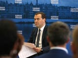 Медведев назвал "гипотетическими" шансы России выйти в плей-офф мундиаля Медведев назвал "гипотетическими" шансы России выйти в плей-офф мундиаля