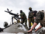 Не конкретизируя врага, Порошенко подчеркнул, что у украинской стороны "не дрогнет рука, чтобы дать достойный отпор вооруженному агрессору, который посягает на соборность и целостность нашего государства"