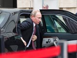 Путина в Вене встретили протестами с нецензурным "хитом" и голой грудью Путина в Вене встретили протестами с нецензурным "хитом" и голой грудью