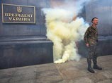 Добровольческие батальоны "Донбасс", "Днепр" и "Айдар", Совет сотен и общественные организации Майдана требуют от президента Украины Петра Порошенко остановить режим прекращения огня на востоке страны и ввести там военное положение Добровольческие батальоны "Донбасс", "Днепр" и "Айдар", Совет сотен и общественные организации Майдана требуют от президента Украины Петра Порошенко остановить режим прекращения огня на востоке страны и ввести там военное положение