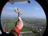 Полеты на дирижаблях с иконами нельзя назвать крестными ходами, считают в РПЦ